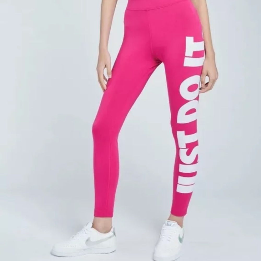 Nike Sportswear Essential Womens Leggings Fireberry Pink Extra Small